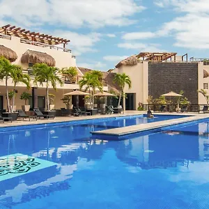 https://beachfront-complex-relaxing-zen-vibe-pool-and-gym.quintano-roohotels.com