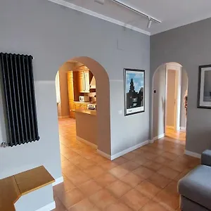 https://domus-giulia-andrea.it-romehotels.com