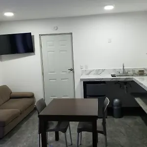 https://center-suite-with-kitchen-and-balcony.quintano-roohotels.com